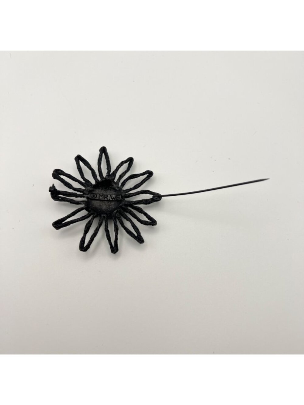 Vintage MR WE Brutalist Black Flower Brooch 2.5" Modernist Signed 1960-1970s - Picture 4 of 7